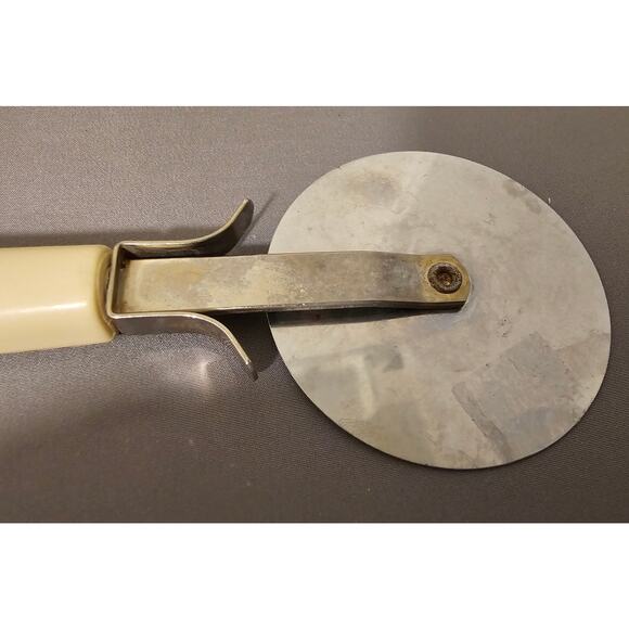 Vintage Ekco Pizza Cutter/Wheel/Slice Ivory Handle Stainless Steel USA - 8" (in) - Picture 6 of 7